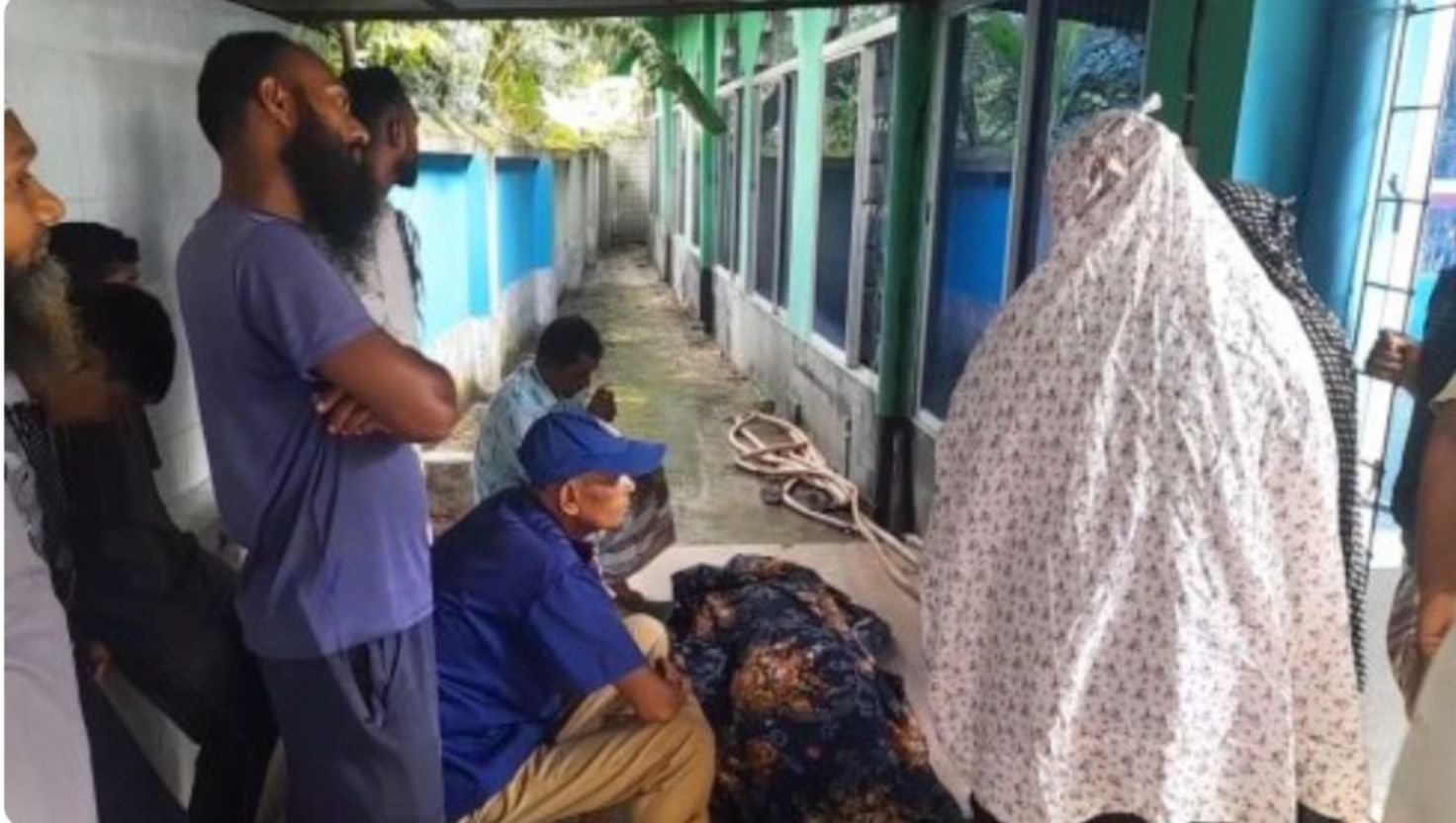 ফোনে স্ত্রীর সঙ্গে শেষ কথা, মসজিদে মিলল ঝুলন্ত লাশ