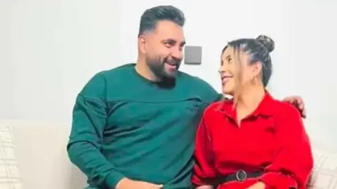 ‘আমার জীবনও ধ্বংসস্তূপে চাপা পড়েছে’Ñপরিবারের ১২ সদস্য হারানো ইরানি যুবক