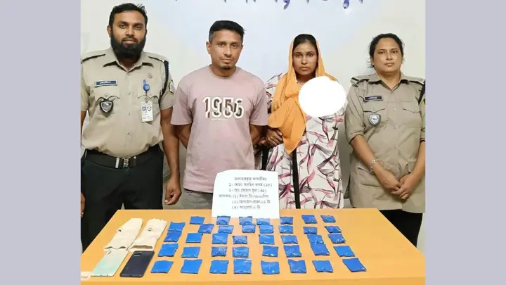  নবজাতককে কোলে নিয়ে ইয়াবা পাচার, স্বামী-স্ত্রী গ্রেপ্তার