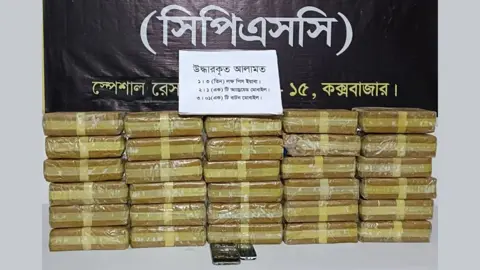 নালার পানির নিচে লুকানো ছিল ৩ লাখ ইয়াবা, নারী কারবারি গ্রেপ্তার