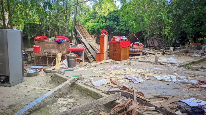 বাড়িঘর ভাঙচুর-লুটপাট, খোলা আকাশের নিচে দুই পরিবার
