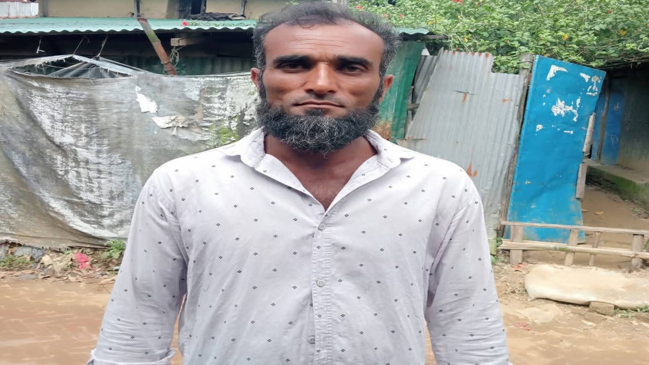 নাফ নদীতে মাছ ধরতে গিয়ে মাইন বিস্ফোরণে জেলের পা বিচ্ছিন্ন