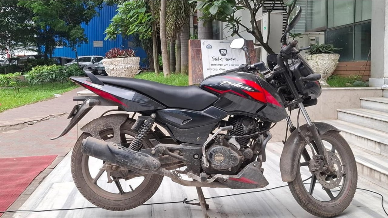 রাজধানীতে ফিলিং স্টেশনে ডাকাতির ঘটনায় ব্যবহৃত মোটরসাইকেল জব্দ