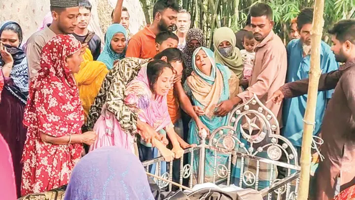 এক দুর্ঘটনায় শেষ চার প্রজন্ম