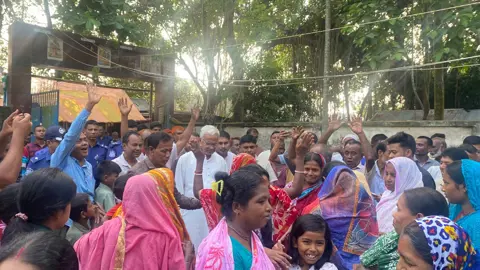 নবাবগঞ্জে পূজামন্ডপ পরিদর্শন করলেন সমাজ কল্যাণমন্ত্রী  