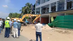 ইনানীতে শতাধিক অবৈধ হোটেল-রিসোর্ট, শুধু একটি ভবনে ‘রহস্যময়’ ভাঙচুর!