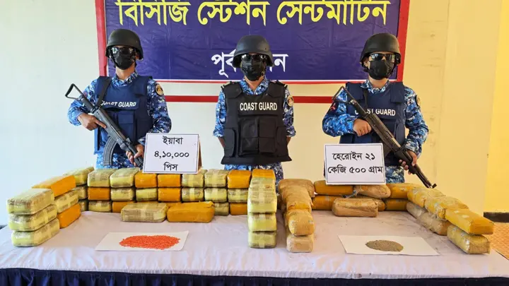 চার লাখ পিস ইয়াবা ও ২১ কেজি হেরোইন রেখে পালাল পাচারকারীরা