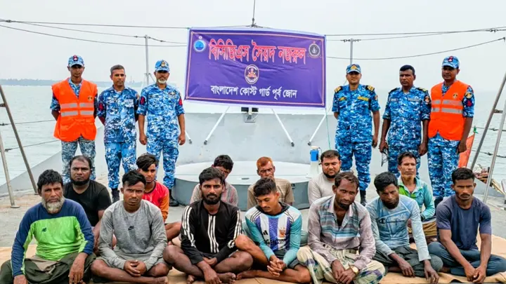 সাগরে ভাসছিল ফিশিং বোট ও ১৩ জেলে, জীবিত উদ্ধার করল কোস্ট গার্ড
