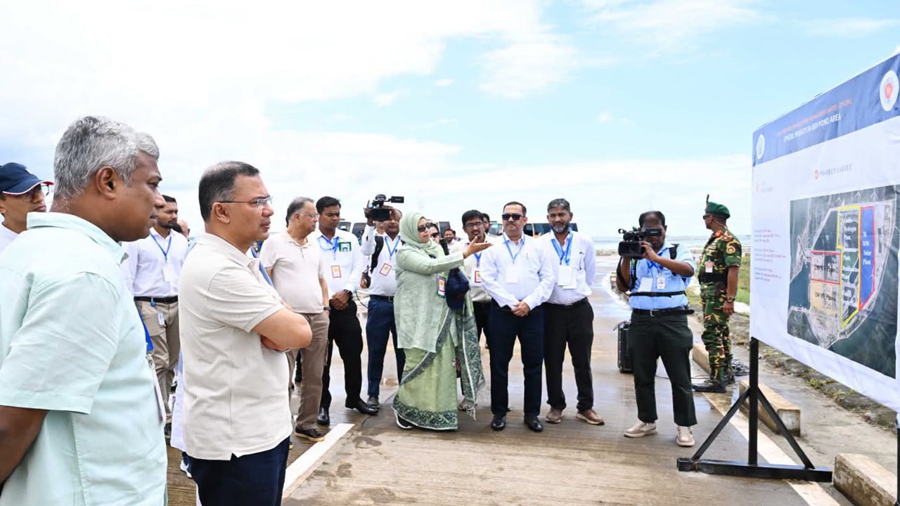 মাতারবাড়ি কয়লা বিদ্যুৎকেন্দ্র ঘুরে দেখলেন প্রধানমন্ত্রী
