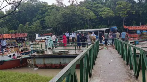 তিন মাসের নিষেধাজ্ঞা শেষে করমজলে পর্যটকের ঢল