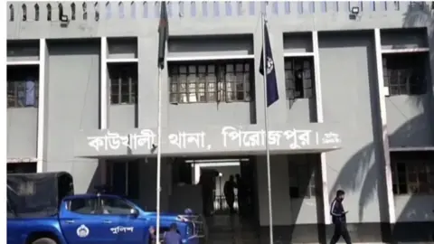 কাউখালীতে গৃহবধূকে হত্যা করে মালামাল লুট, ঘরে মিলল লাশ