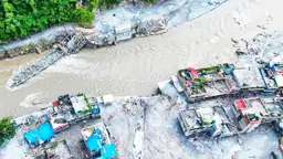 বিধ্বস্ত ত্রিশূলীর বিপন্ন মানুষের মাঝে