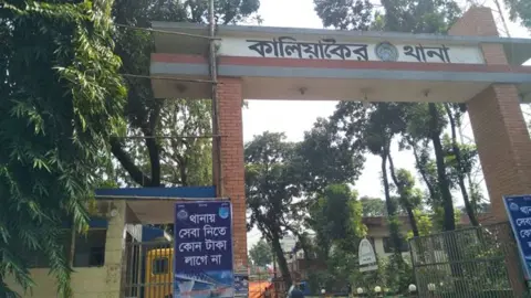 দিনে দুপুরে প্রাইভেটকারে এসে বাংলাদেশ ব্যাংক কর্মকর্তার ৫ লাখ টাকা ছিনতাই