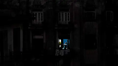 আবারো বিদ্যুৎহীন কিউবা, অন্ধকারে লাখো মানুষ