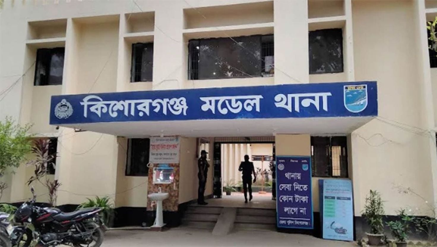 সাপের কামড়ে মৃত্যু, ঝাড়ফুঁকে জীবিত করার চেষ্টা