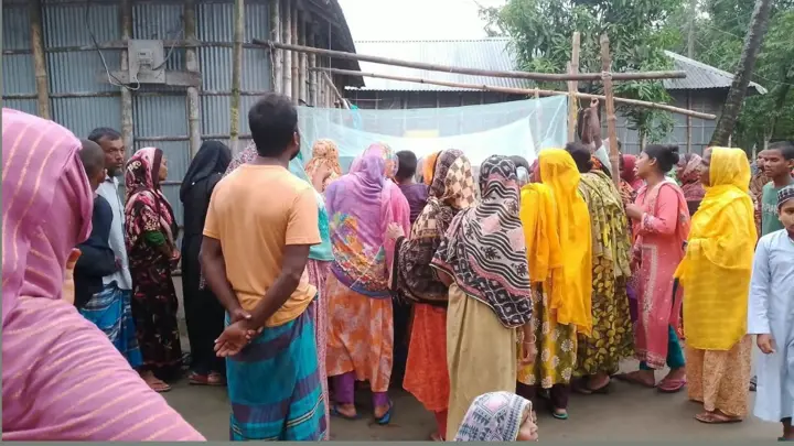 ঘাতক ট্রাক কেড়ে নিল অষ্টম শ্রেণির এক মেধাবী শিক্ষার্থীর প্রাণ
