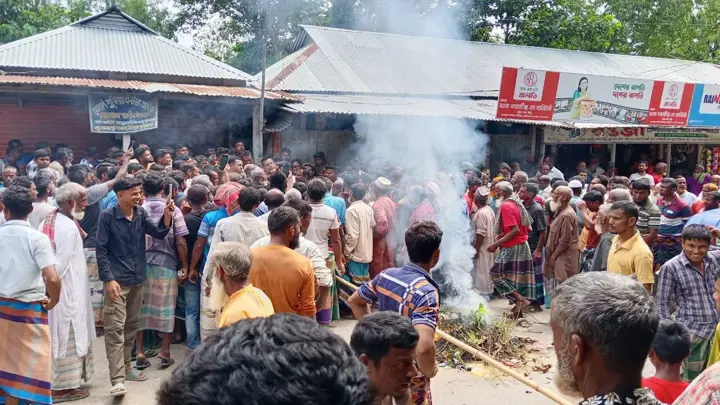 কুড়িগ্রামে সারের দাবিতে আবারো সড়ক অবরোধ