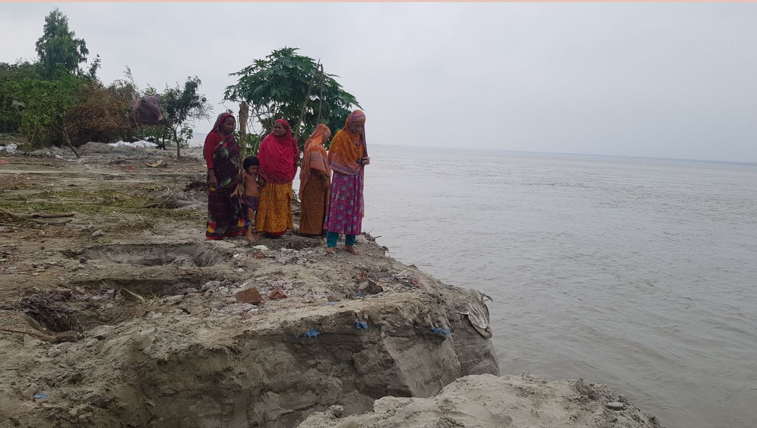 
কুড়িগ্রামে নদীভাঙন, আশ্রয়ণের ঘরে আশ্রয়হীন মানুষ 