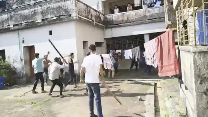 কুমিল্লা বিশ্ববিদ্যালয়ে সিনিয়র-জুনিয়র বিরোধে সংঘর্ষ, আহত ৪