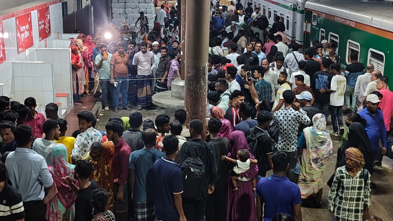 চিকিৎসা শেষে বাড়ি ফেরার পথে ট্রেনে কাটা পড়ে দাদি-নাতনির মৃত্যু