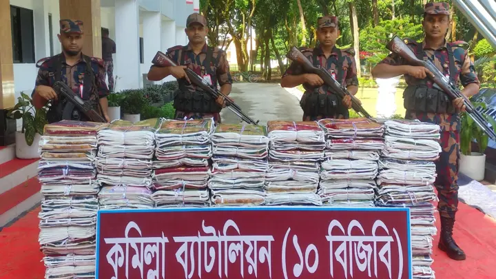 সীমান্তে ৭৪ লাখ টাকার ভারতীয় শাড়ি আটক