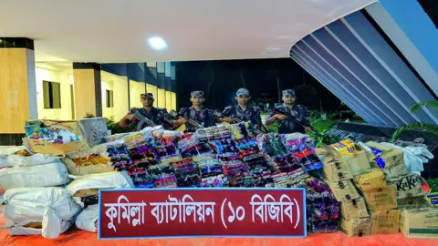 কোটি টাকার ভারতীয় শাড়ি ও চকলেট আটক 
