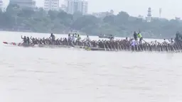 গড়াই নদীতে তিন দিনব্যাপী নৌকা বাইচ প্রতিযোগিতা 