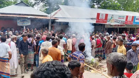 কুড়িগ্রামে সারের দাবিতে আবারো সড়ক অবরোধ
