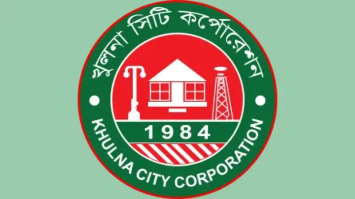 ময়লার কনটেইনারের চাপায় কেসিসির চালক নিহত