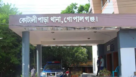 
কোটালীপাড়ায় পুকুরে পড়ে দুই বছরের শিশুর মৃত্যু