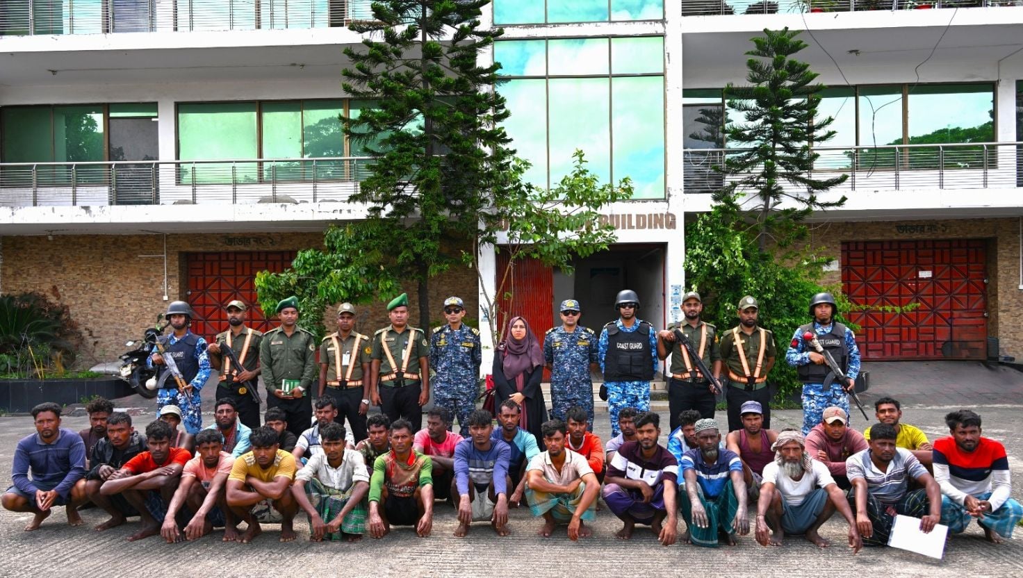 ৫০ ফিশিং বোটে তল্লাশি, ২৪ জেলে আটক