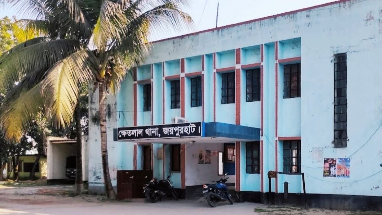 ক্ষেতলালে ঘরে ঢুকে বিধবাকে নির্যাতন, স্বর্ণালংকার ও টাকা লুট