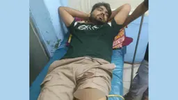 খুলনায় গুলি করে মোবাইল ছিনতাই, যুবক আহত