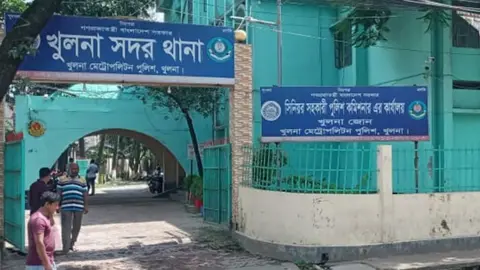 খুলনায় শীর্ষ সন্ত্রাসী সাহেলকে লক্ষ্য করে গুলি
