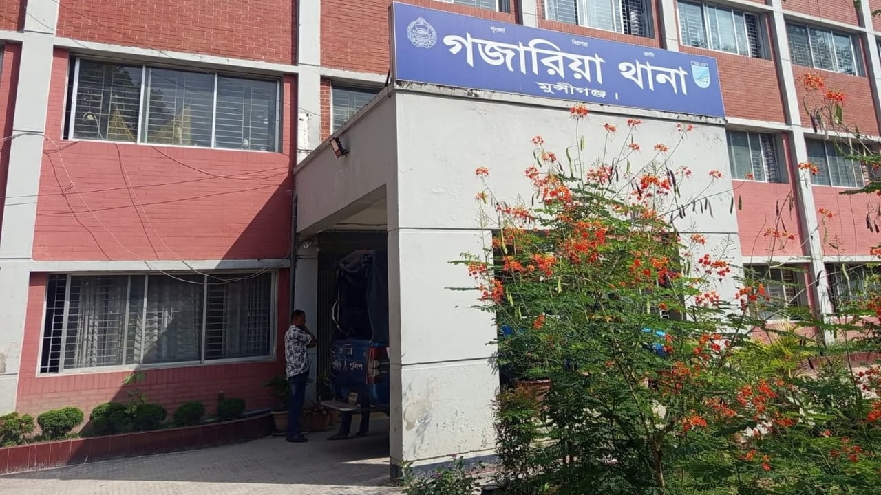 গজারিয়ায় অস্ত্র ঠেকিয়ে ১৫ লাখ টাকা ডাকাতি
