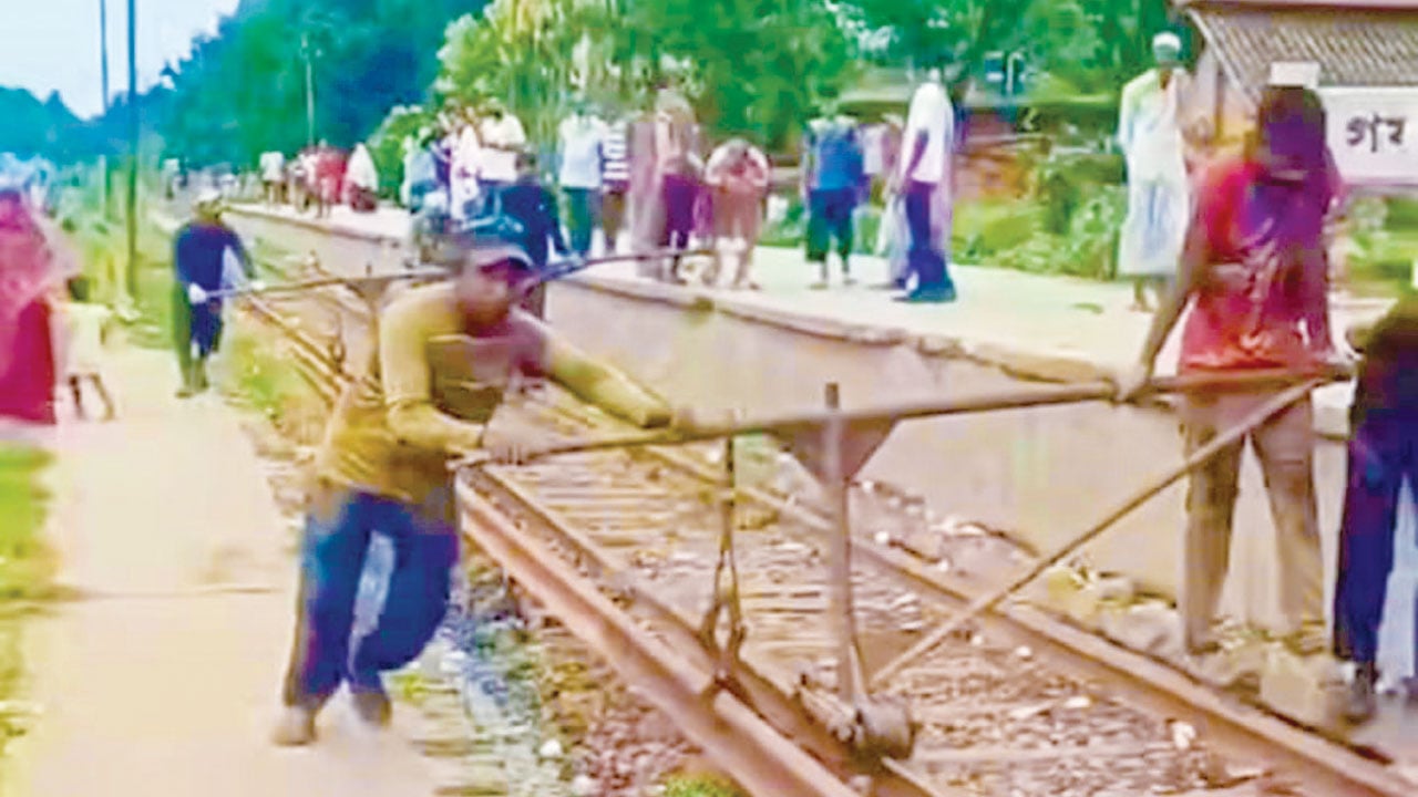 গফরগাঁওয়ে তিন মাসে ৬ বার ট্রেন লাইনচ্যুত