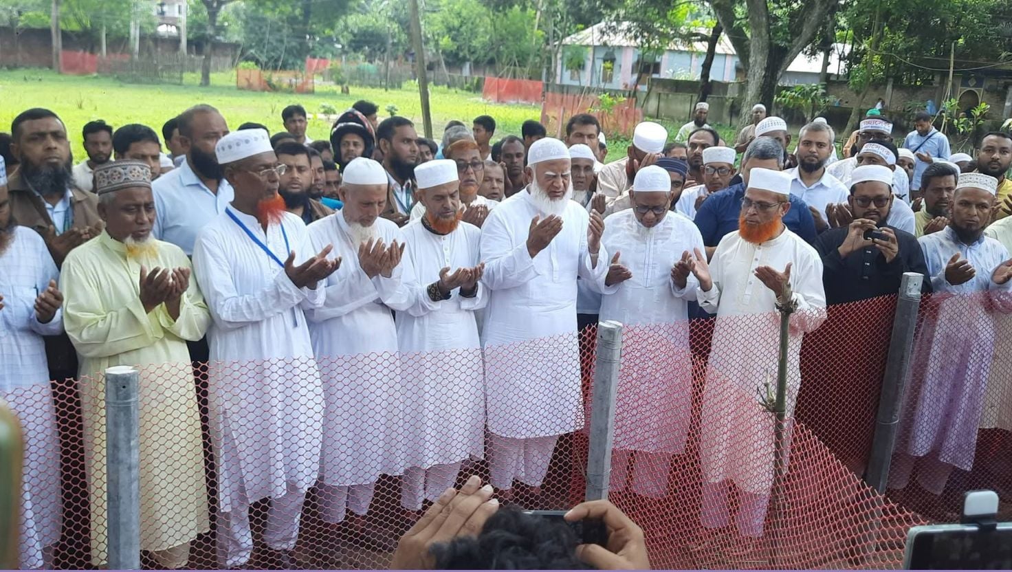 সাঘাটার দুই শিবির নেতার কবর জিয়ারত করলেন ডা. শফিকুর রহমান