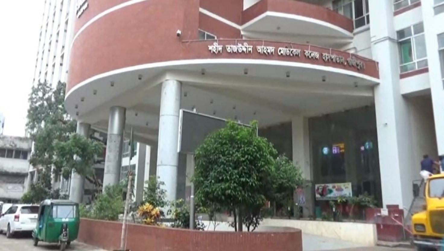 কালীগঞ্জে ব্যবসায়ীর বাড়িতে ঢুকে গৃহবধূকে খুন, আহত ২