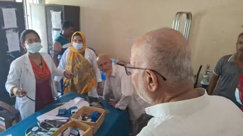 আকস্মিক উপজেলা স্বাস্থ্য কমপ্লেক্সে গিয়াস কাদের চৌধুরী এমপি