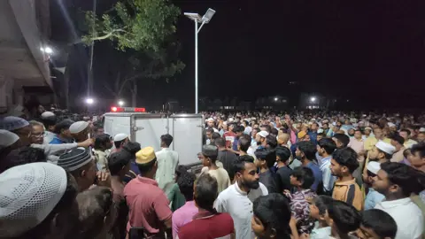 ছাত্রদল নেতা শাকিলের জানাজায় এমপিকে উদ্দেশ্য করে ‘ভুয়া ভুয়া’ স্লোগান
