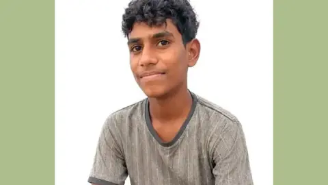 গোদাগাড়ীতে ধানক্ষেত থেকে কিশোরের লাশ উদ্ধার