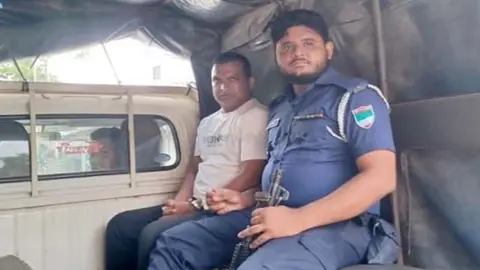 ভারতে পালানোর সময় গোদাগাড়ী পৌর আ.লীগের সাধারণ সম্পাদক আটক