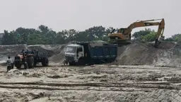 রাজশাহী-চাঁপাই মহাসড়কে আতঙ্কের নাম ডাম্প ট্রাক