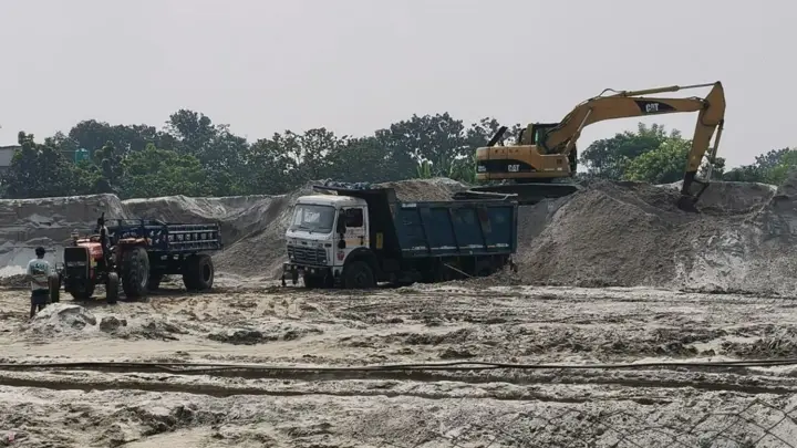 রাজশাহী-চাঁপাই মহাসড়কে আতঙ্কের নাম ডাম্প ট্রাক