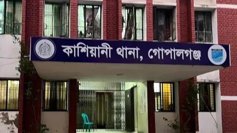 গোপালগঞ্জে বাসের ধাক্কায় বীর মুক্তিযোদ্ধাসহ দুইজন নিহত