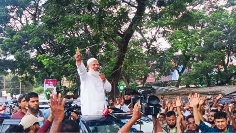 
বৈষম্যহীন মানবিক বাংলাদেশ বিনির্মাণই জামায়াতের লক্ষ্য: জামায়াত আমির
