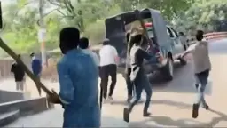 গোপালগঞ্জে পুলিশের গাড়িতে হামলার ঘটনায় মামলা, গ্রেপ্তার ৭
