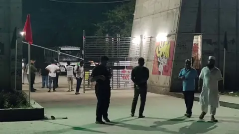 গোপালগঞ্জ বিজ্ঞান ও প্রযুক্তি বিশ্ববিদ্যালয়ের গেটে ককটেল বিস্ফোরণ
