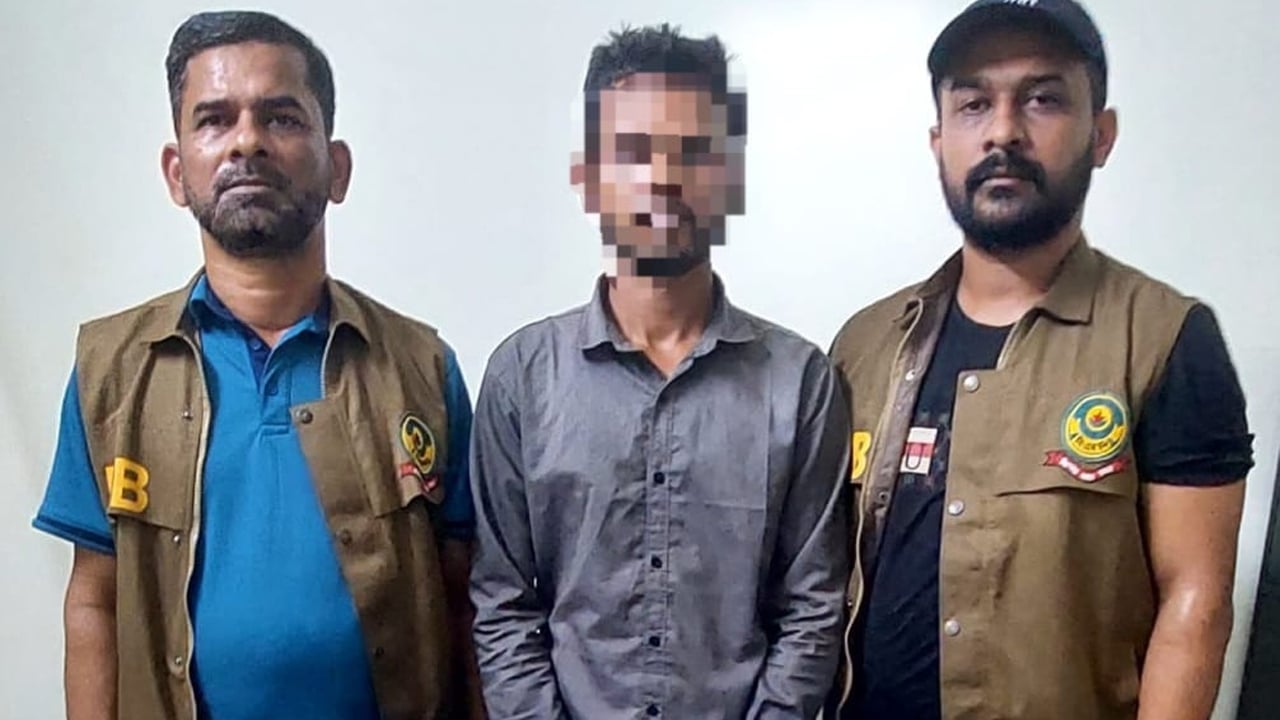 চট্টগ্রামে জাল টাকা তৈরির মেশিনসহ যুবক গ্রেপ্তার
