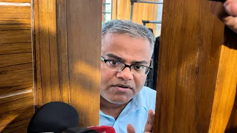 পদত্যাগের খবর ভিত্তিহীন, আলোচনায় সমাধান চান চুয়েট ভিসি
